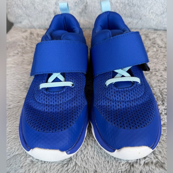 All in Motion Smooth Outsole Sneakers- Size 4 - Picture 3 of 10